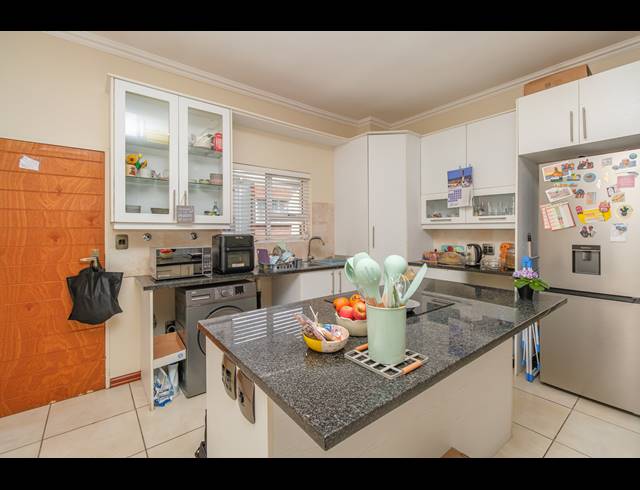 2 BEDROOM APARTMENT FOR SALE IN PARKVIEW